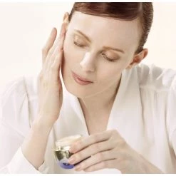 Shiseido Vital Perfection Crema Viso Rassodante e Liftante - Trattamento Anti-Aging -Negozio al dettaglio [ Aveda] 2022 Shiseido Anti eta Vital Perfection Uplifting and Firming Cream 2